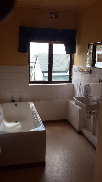 Victoria Hotel Bredasdorp Zimmer foto