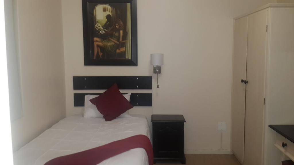 Victoria Hotel Bredasdorp Zimmer foto