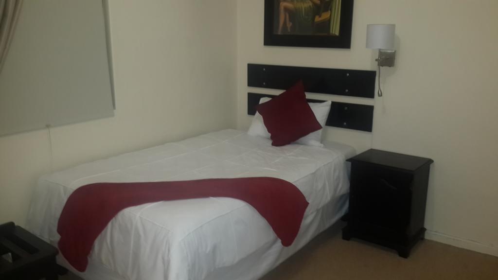 Victoria Hotel Bredasdorp Zimmer foto