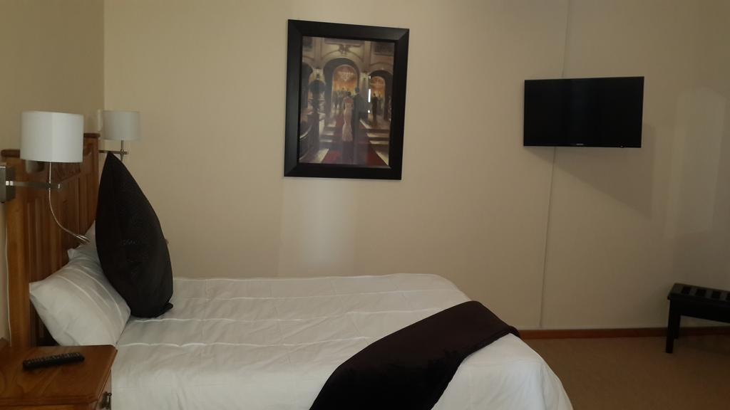 Victoria Hotel Bredasdorp Zimmer foto