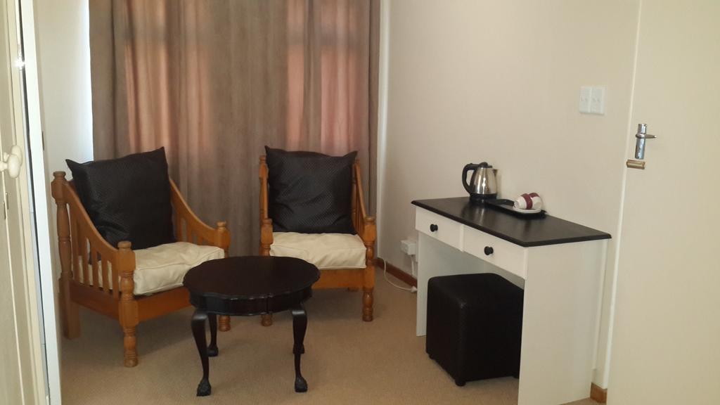 Victoria Hotel Bredasdorp Zimmer foto