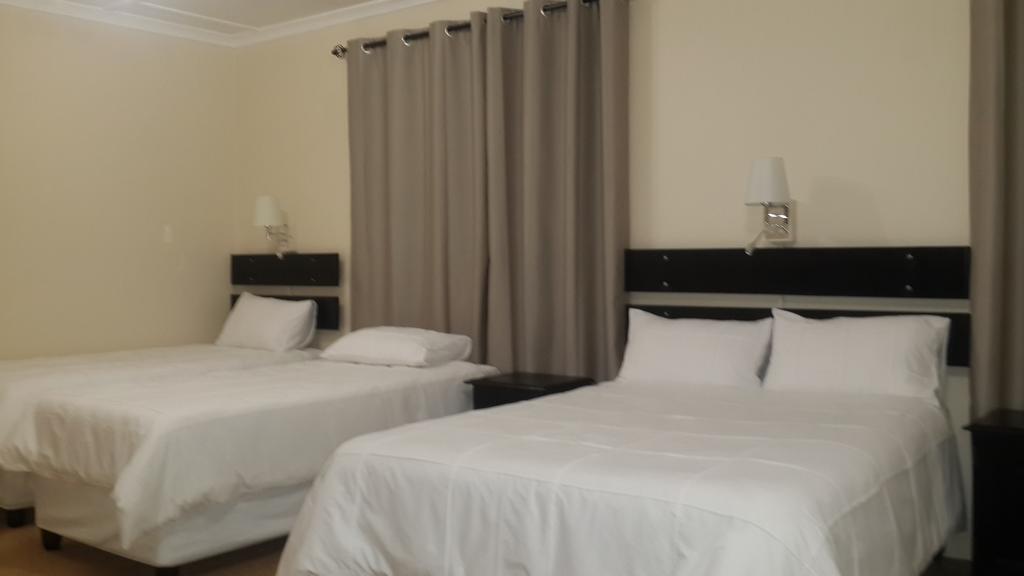 Victoria Hotel Bredasdorp Zimmer foto