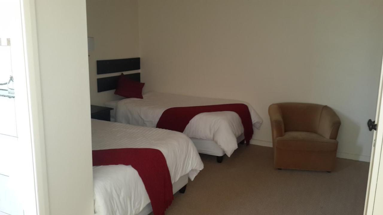 Victoria Hotel Bredasdorp Zimmer foto